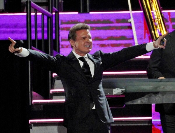 Luis Miguel Released Christmas Album 'Navidades'