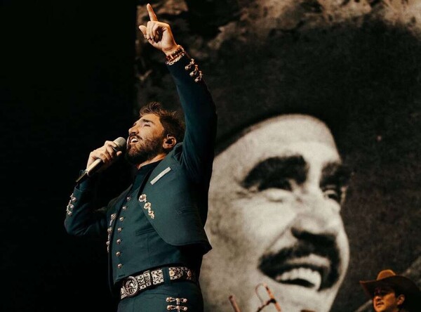 Alejandro Fernández Pays Tribute to His Father