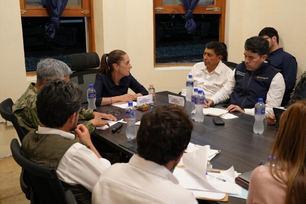 Mexico President and Oaxaca Governor Discuss Aid for Train Crash Victims