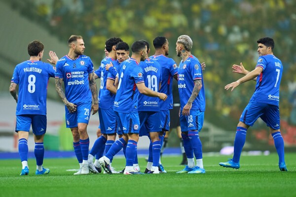 Открытие стадиона «Ацтека» омрачено скандалом из-за отсутствия горячей воды