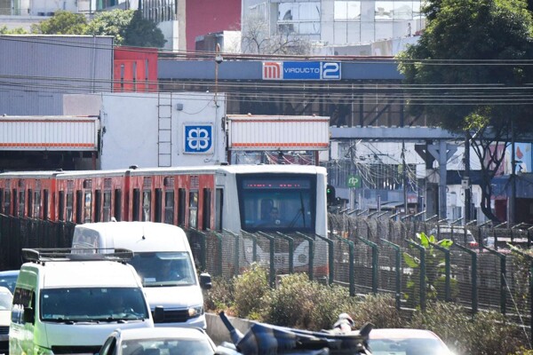 Mexico City Metro Crisis: Workers Warn of Passenger Risks