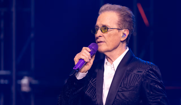 Певец Эммануэл госпитализирован перед концертом в Мексике