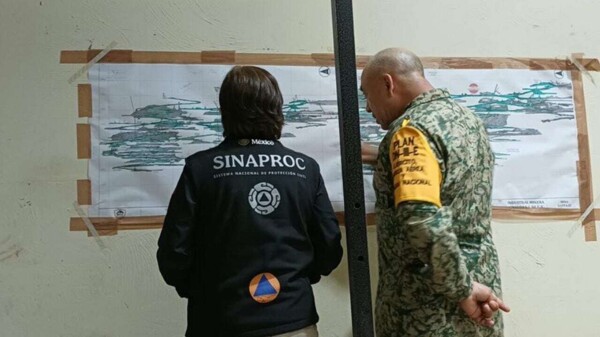 墨西哥矿难救援行动：第一名矿工获救