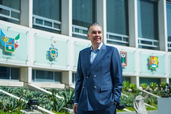 Сенатор хвалит президента за социальные договоры и критикует политику штата