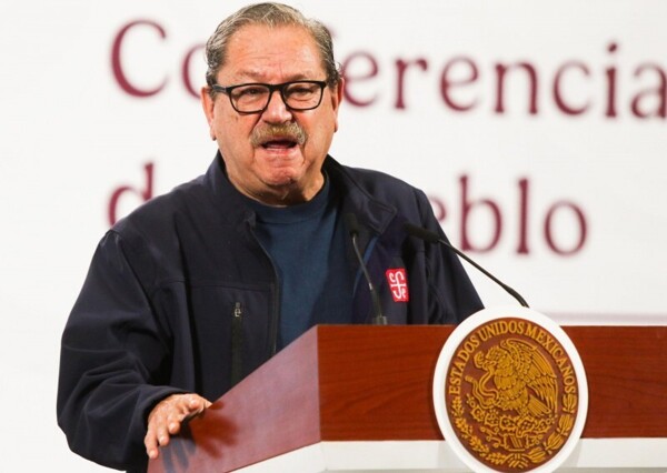 Mexican senators demand FCE director's apology for sexist comments on women's literature
