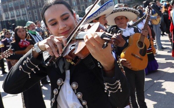 Mexico City Breaks World Record for Mariachi