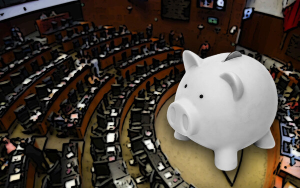 El Senado aprueba reforma para limitar pensiones de funcionarios