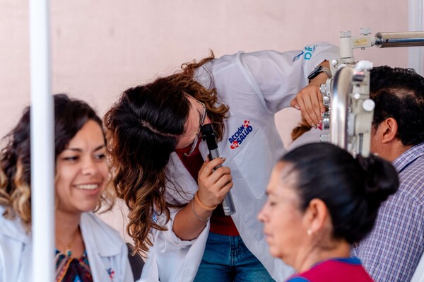 Acción por tu Salud Offers Free Medical Services
