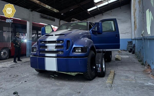 Mexico City Police Operation: Two Detained, Vehicle Arsenal Seized