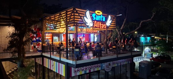 Santas Alitas Plans 30 Locations by 2025 in Monterrey