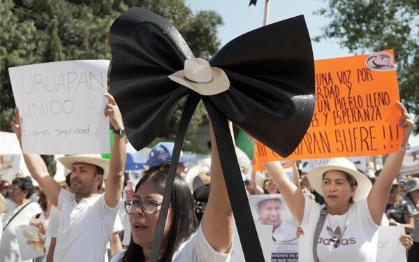 Тысячи протестуют в Уруапане после убийства мэра