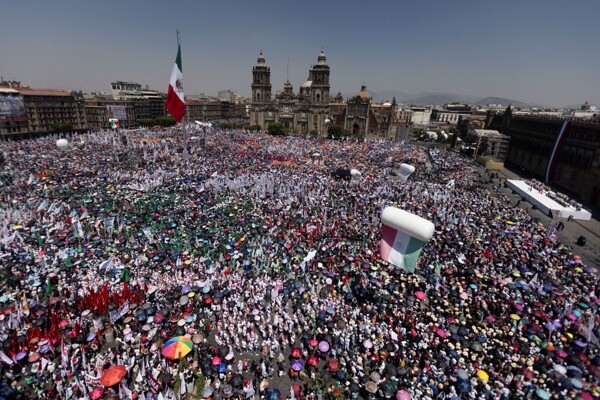 Massive Assembly in Mexico City Celebrates Trade Agreement