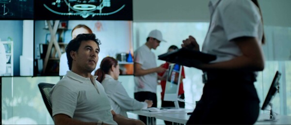 切科·佩雷斯将职业生涯扩展至赛道之外