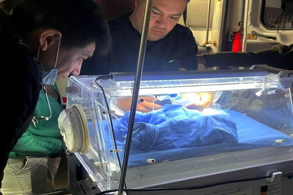 Farm workers in Hermosillo save newborn abandoned in trash can