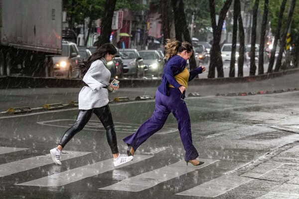 Rain and Strong Winds Expected in Mexico City and State of Mexico