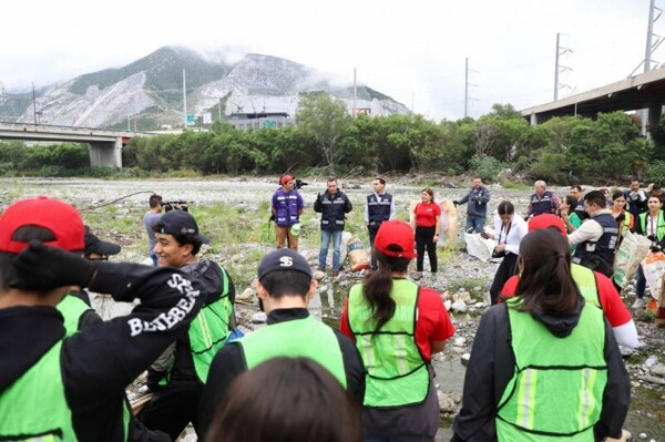 San Pedro Hosts Mega Cleanup of Santa Catarina River