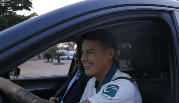 James Rodríguez Receives Stylish Gift in León