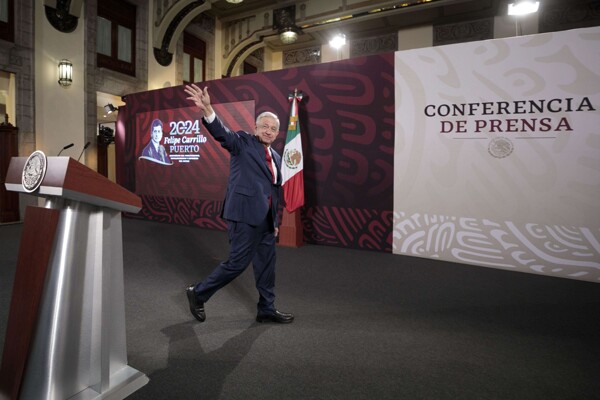 Лópez Obrador: Опасность для Республики