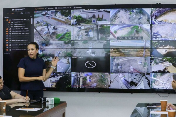 La alcaldesa de La Paz presenta el sistema de monitoreo del agua C4 del Agua