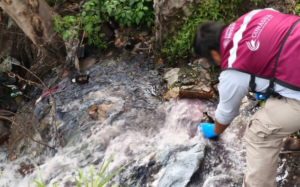 墨西哥因污染关闭河流工业排水口