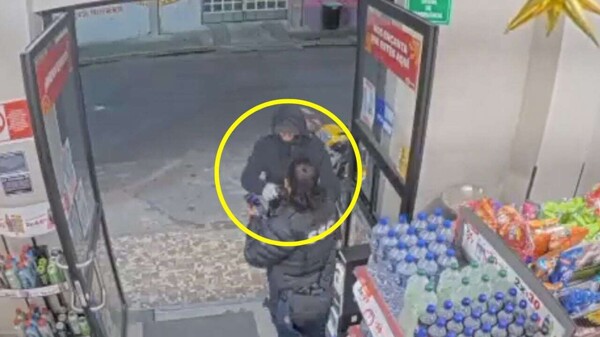 Police Officer Robbery Caught on Video in Mexico City