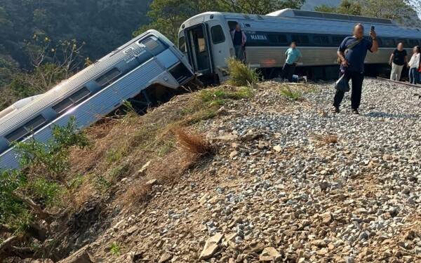 Mexico's President urges train accident victims not to use lawyers