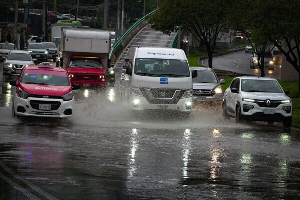 Mexico City Weather: Variable Conditions and Possible Heavy Rain on Sunday