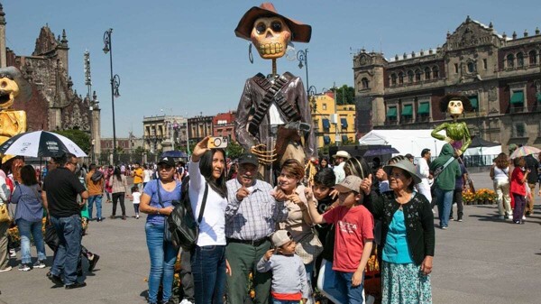 Мега Процессия Катрин в CDMX