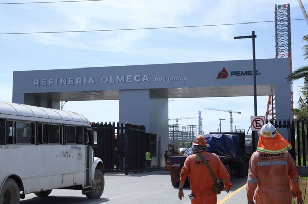 Pemex сталкивается с задержками в производстве топлива из-за долгов