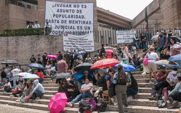 Judicial Workers Strike Continues in Mexico | Ours Abroad News