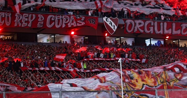 Болельщики «Реддинг» почтили память об elimination «Академии»