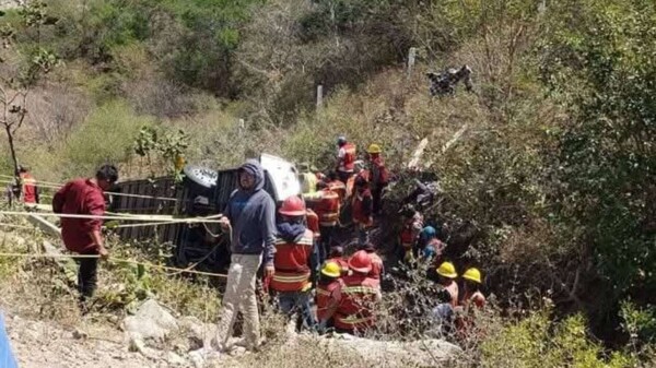 Tragic bus accident in Oaxaca leaves 11 dead