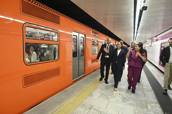 Metro Line 1 Reopens in Mexico City