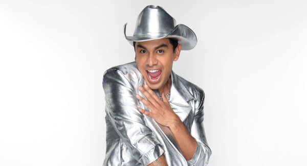 Ricardo Peralta Challenges La Divaza to a Boxing Match