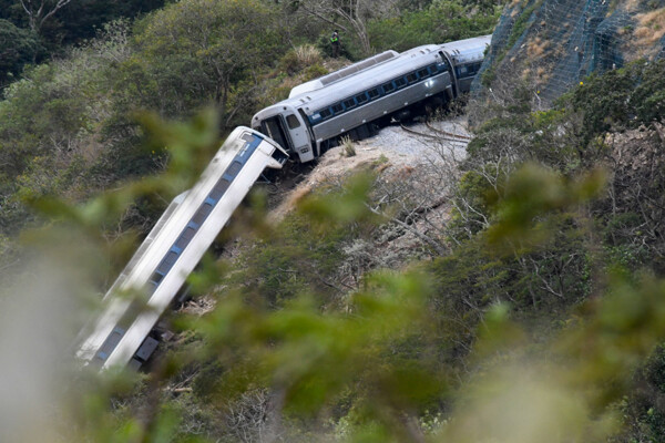 Mexico's Prosecutor's Office Hands Over Bodies of Train Crash Victims in Oaxaca