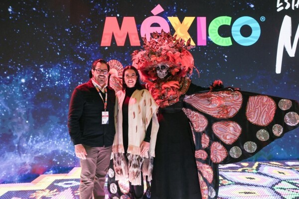 Мэр Сантьяго продвигает город как хозяина ЧМ-2026 на туристической ярмарке в Мадриде