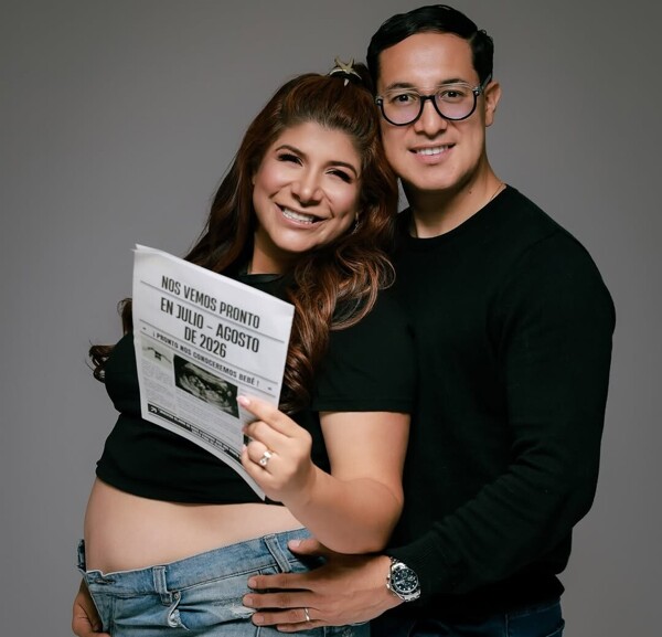 阿娜伊斯·索利斯和摩西·穆尼奥斯牧师期待他们的第三个孩子