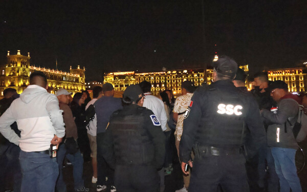 Protest in the Zócalo Blocked by the Government