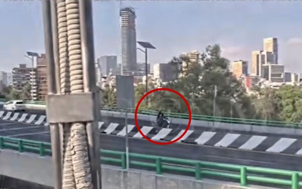 Arrest of Thieves After Chase in Mexico City